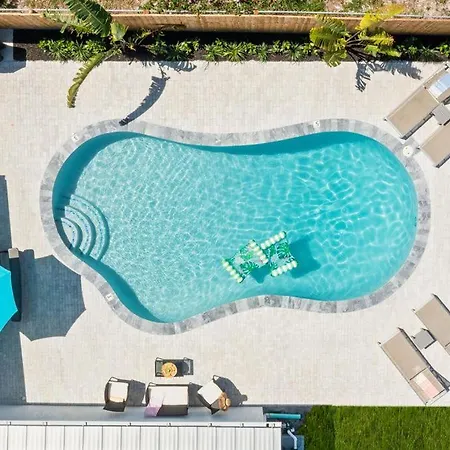 East Coast Oasis- Pool & Park Your Boat, Sleeps 8